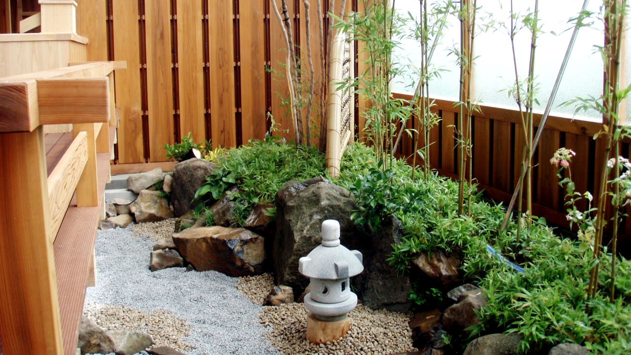 坪庭 自然風 和風の庭 施工事例 福井県 小さな庭の立体感